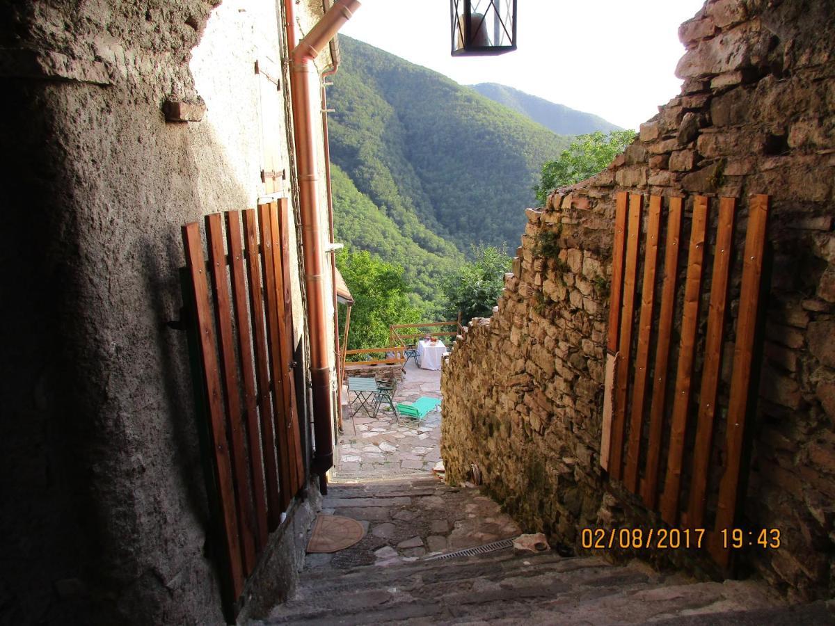 Bed and Breakfast Viandanti, Artisti E Sognatori Comano  Exterior foto